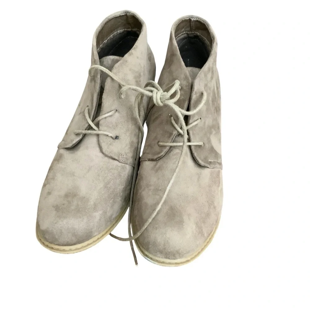 Cloudwalkers brown lace up boots. Size 9.5W